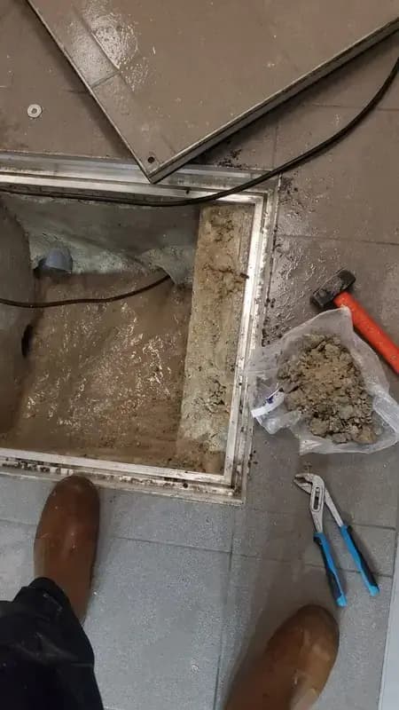 Comment déboucher un regard d'égout extérieur rapidement et sans dégâts ?