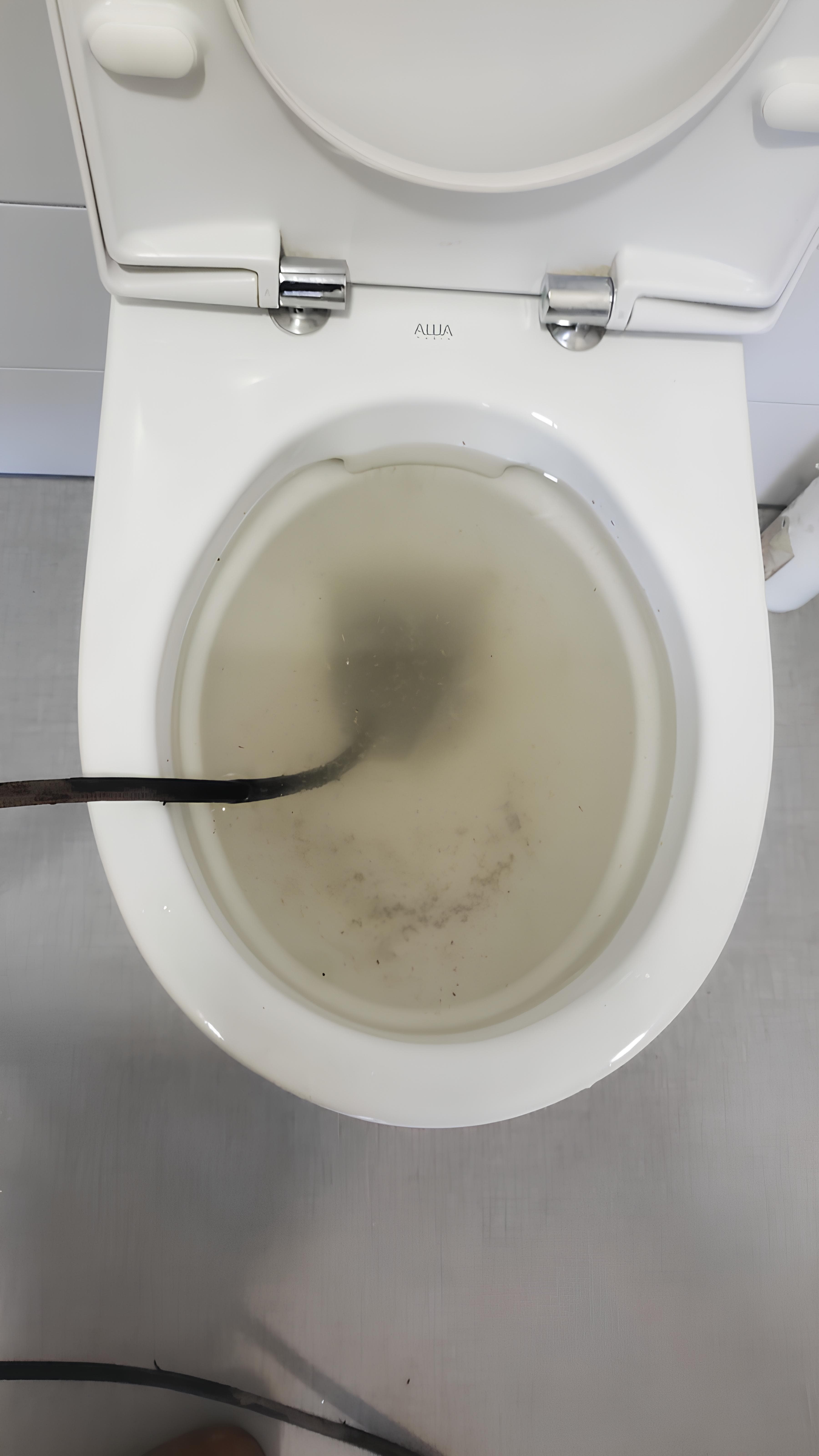 L'eau du voisin coule chez moi : Que faire et qui paie à Paris et en Ile-de-France ? (Guide urgence)