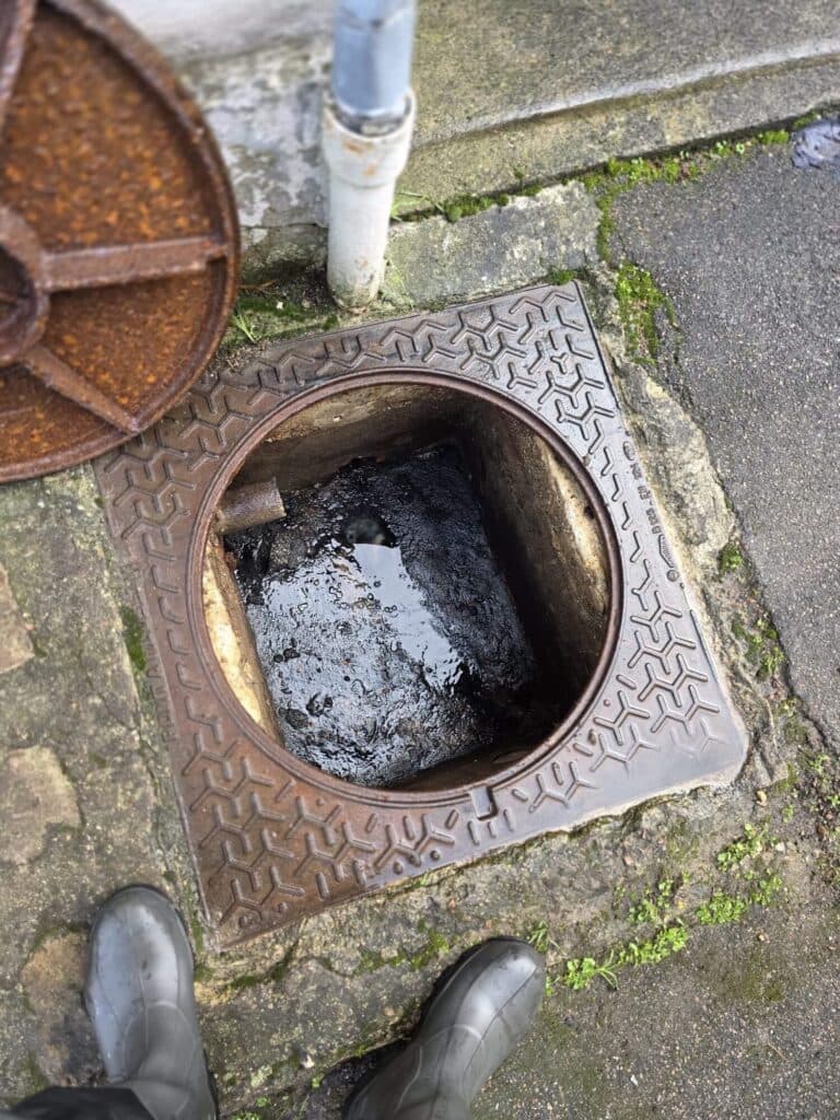 Regard vide après intervention hydrocurage haute pression