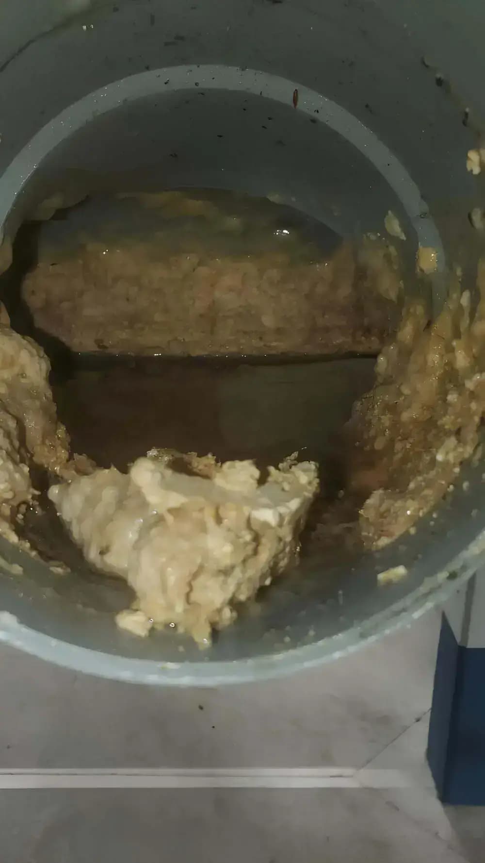 Odeur d’égout dans la maison : Pourquoi ça sent mauvais et comment régler le problème définitivement ? — Aprime Fluides Curage canalisation Île-de-France