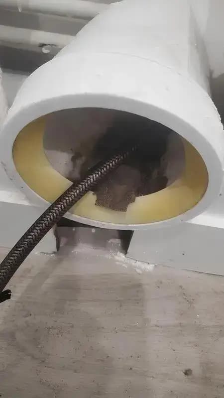 L'avis de votre plombier : Pourquoi faut-il nettoyer régulièrement vos canalisations ? — Aprime Fluides Curage canalisation Île-de-France