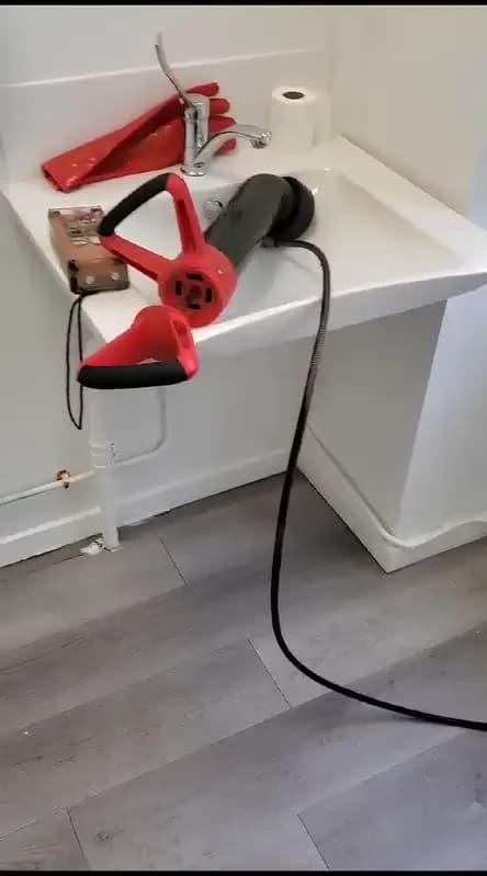 Évier de cuisine à Franconville débouché après démontage du siphon, écoulement rétabli Aprime Fluides