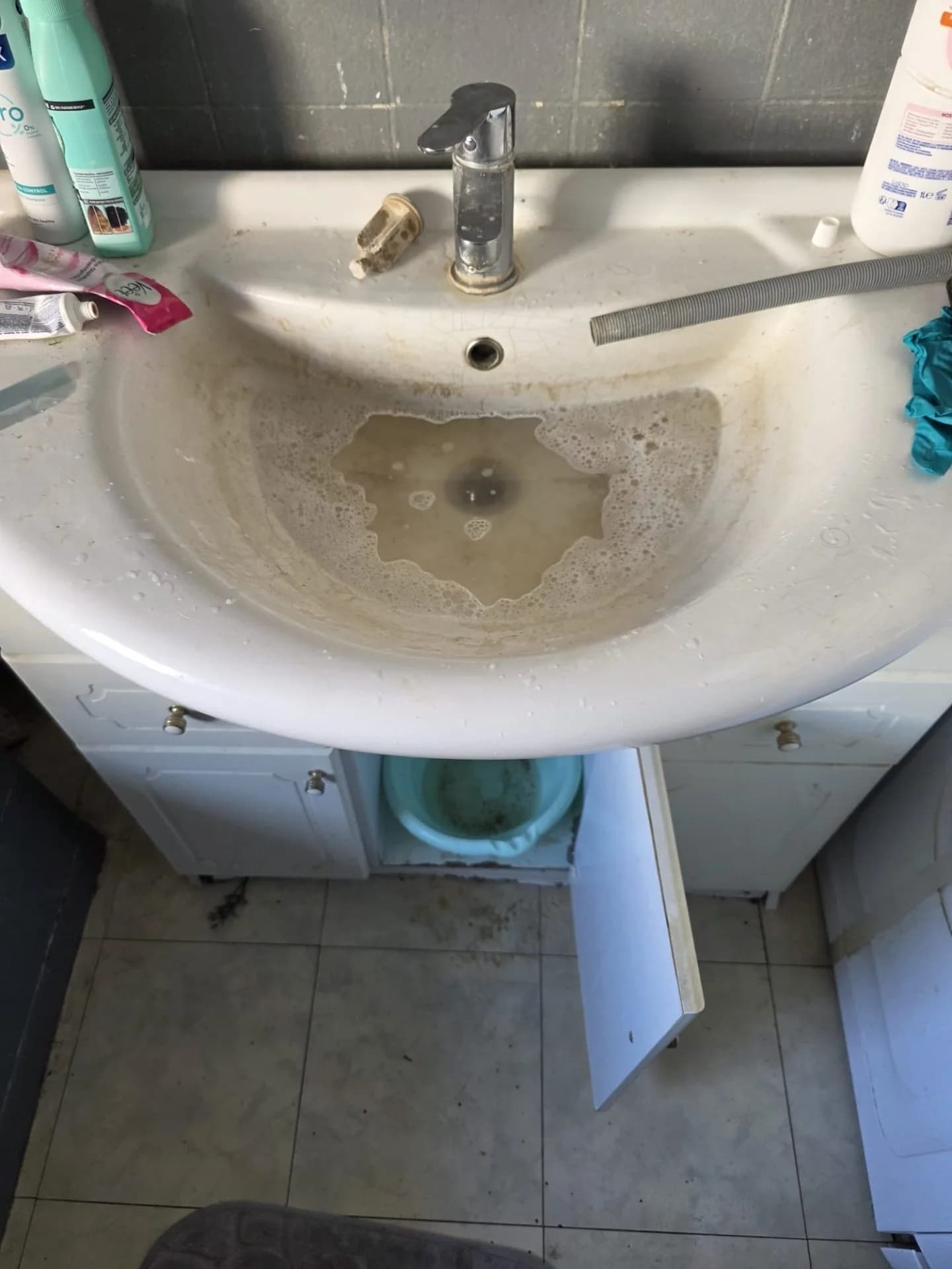Débouchage lavabo à Houilles — avant