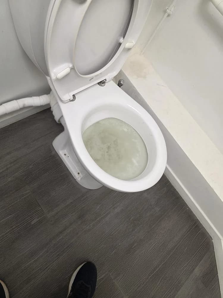 WC bouché à Nanterre Université — avant débouchage