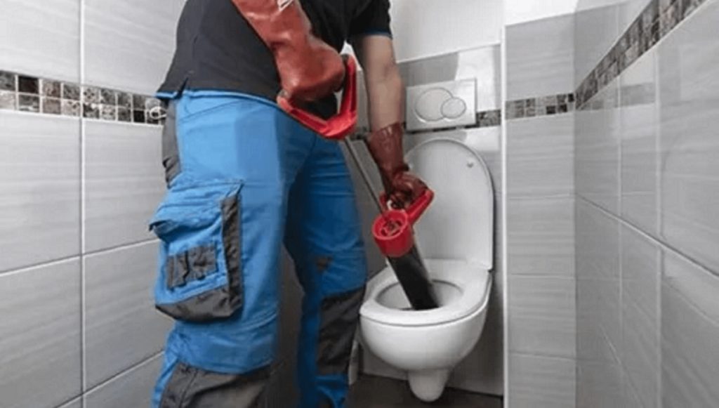 Débouchage WC avec pompe manuelle